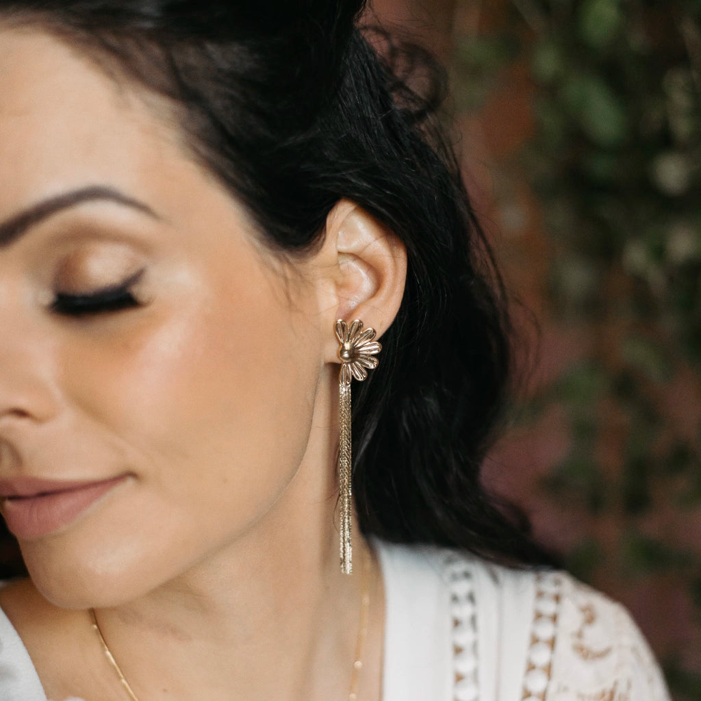 Golden Thread Daisy Earrings